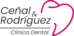 Logotipo de la Clínica Dental Ceñal & Rodríguez con un diseño moderno que incluye un contorno de diente en color rosa, representando servicios dentales profesionales en Granada centro.